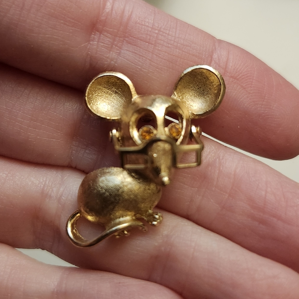 👉*VINTAGE* CUTE LITTLE "SPECTACULAR MOUSE" BROOCH PIN ~GLASSES MOVE!~GOLD COLOR